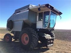 N7 Gleaner Combine with Header 008.JPG