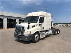 2013 Freightliner Cascadia CA113 T/A Truck Tractor 