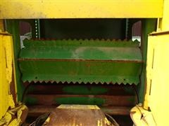 items/a6b52af77021e41180be00155de252ff/johndeere38forageharvester