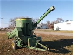 John Deere 700 Grinder Mixer 