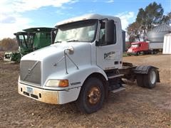 2000 Volvo Day Cab S/A Truck Tractor 