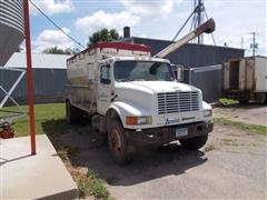 1992 International 4700 Grinder Mixer/Delivery Truck 