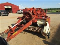 1984 Hesston 4600 In-Line Small Square Baler 