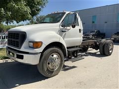 2004 Ford F750 Cab & Chassis 