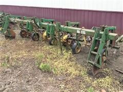 John Deere 825 Cultivator 