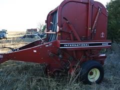 International 2400 Round Baler 