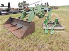 Farmhand F258 Loader 