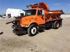 2000 International 4900 T/ A Spreader Truck 