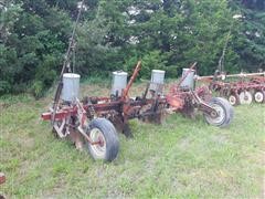 International 4 Row Lister Planter 