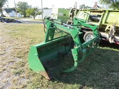 John Deere 843 Loader 