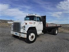 1977 International 1750 Flatbed Truck w/ Hoist 