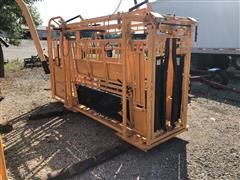 2018 For-Most 450 Livestock Squeeze Chute 