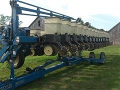 1998 Kinze 2600 16-31 Planter 