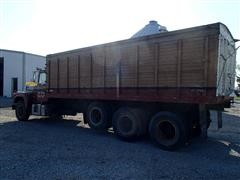 items/bb95f7ff2c40e41180be00155de1c209/1968mackr600graintruck