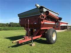 M&W Little Red Wagon 7500CS Grain Cart 