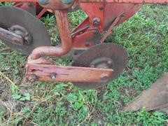 items/bc5f460b4029e41180be00155de252ff/masseyferguson88plow