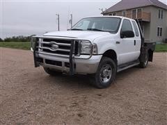 2006 Ford F250XLT Super Duty 4X4 Extended Cab Flatbed Pickup 