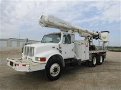 2001 International 4900 T/A Bucket Truck 