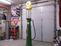 1925 Wayne 10 Gal. John Deere Theme Gas Pump Station 