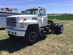 1990 Ford F800 Truck Tractor 