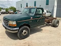 1995 Ford F450 XL Super Duty Cab & Chassis Pickup 