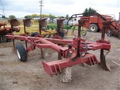 items/ca7aeb73c450e41180bd00155de187a0/caseih165mbrolloverplow