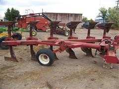 items/ca7aeb73c450e41180bd00155de187a0/caseih165mbrolloverplow