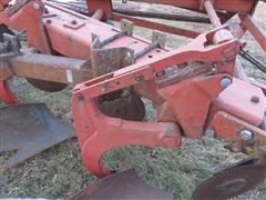 items/cf5e9ae4dd2dea1184540003fff91d10/international7008bottommoldboardplow-28.jpg