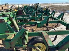 items/cfdcee3b2354ea11b69800155d70e01b/johndeere1650chiselplow-17.jpg