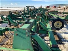 items/cfdcee3b2354ea11b69800155d70e01b/johndeere1650chiselplow-26.jpg