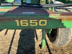 items/cfdcee3b2354ea11b69800155d70e01b/johndeere1650chiselplow-33.jpg