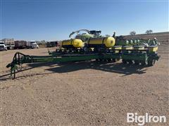 John Deere 1770 MaxEmerge Plus 12R30" Planter 