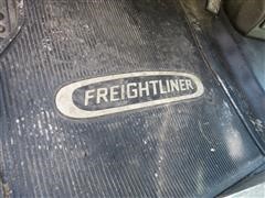 items/d0179dcc8733e41180bf00155de252ff/2002freightlinermedconvfl70businessclasstrucktractor