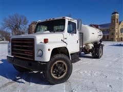 1987 International 1900 Series 4X2 1,800-Gal Liquid Fertilizer Tender Truck 