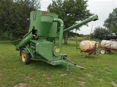 John Deere 400 Grinder Mixer 