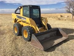 JD 332 Skidsteer with bucket 001.JPG