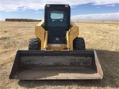 JD 332 Skidsteer with bucket 002.JPG