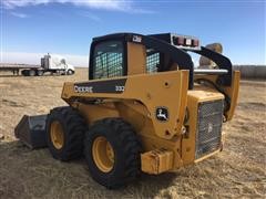 JD 332 Skidsteer with bucket 005.JPG