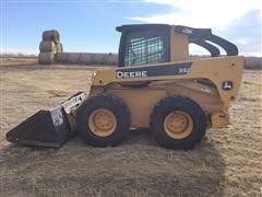 JD 332 Skidsteer with bucket 004.JPG