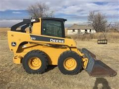 JD 332 Skidsteer with bucket 008.JPG