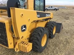 JD 332 Skidsteer with bucket 016.JPG