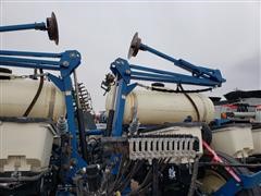 items/d5e5a96a2c3dea11845400155d70e01b/2011kinze320012r30planter-65.jpg