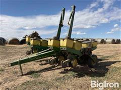 John Deere 7000 8-Row Planter 
