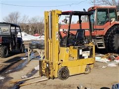 Caterpillar MC30 Forklift 