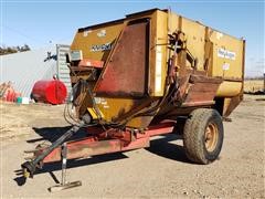 Knight Real Auggie 2375 Mixing Feeder Wagon 