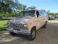 1989 Ford Club Wagon XL E Series 15 Passenger Van 