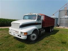 1991 International 8200 T/A Grain Truck 