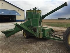 1982 John Deere 700 Grinder Mixer 