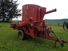 Case IH 1250 Grinder Mixer 