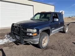 2002 Chevrolet 2500HD 4x4 Extended Cab 4-Door Flatbed Pickup 